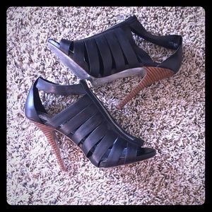 Jessica Simpson caged  heels 7